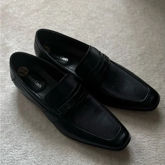 Calvin Klein Men's Elegant Black Slip-Ons dress shoes - Picture 2 of 6